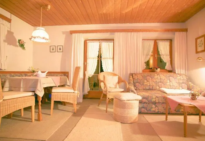Gaestehaus Gschwendtner - Chiemgau Karte 아파트 인젤
